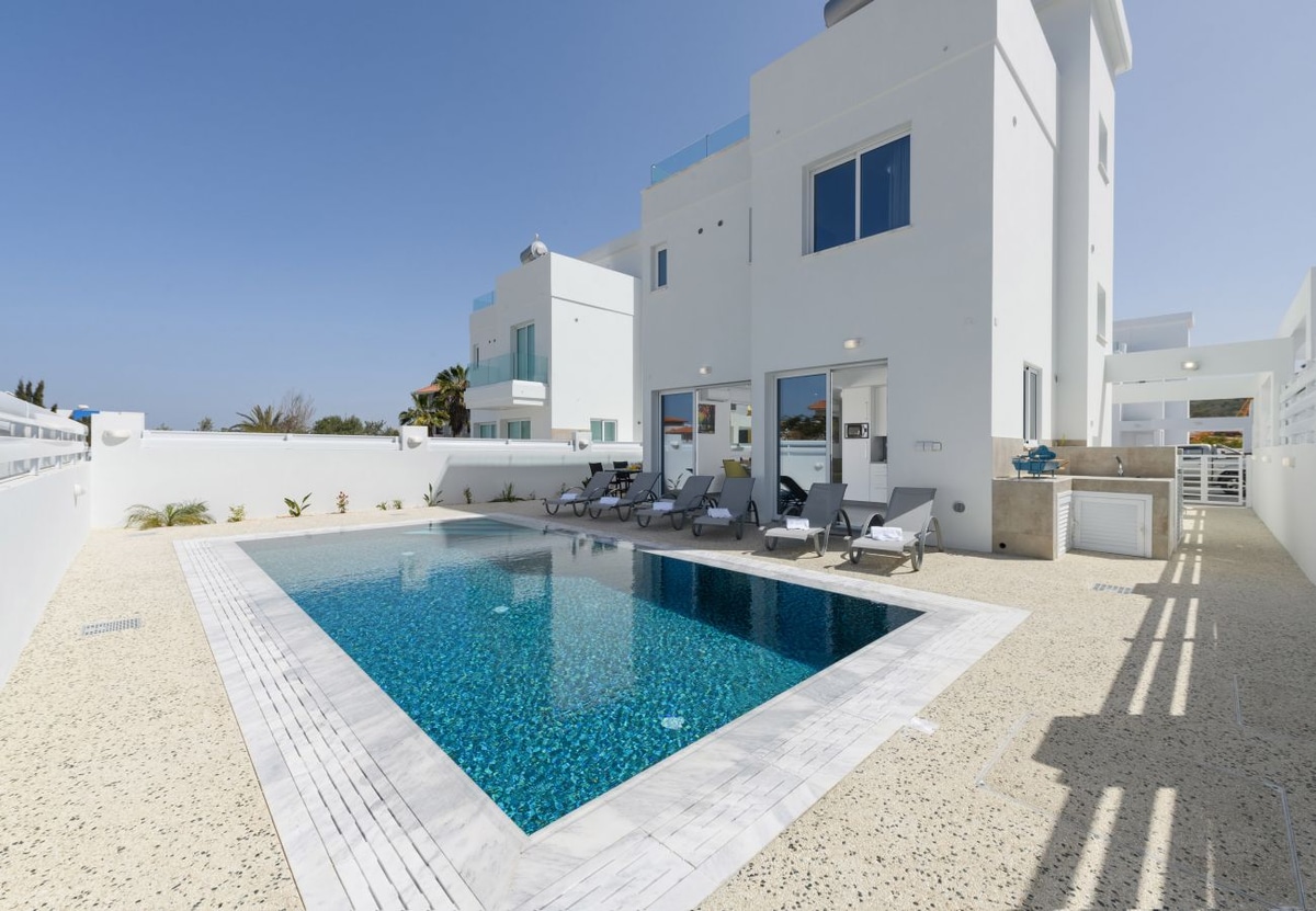 Green Bay Villa #13 - Photo 1