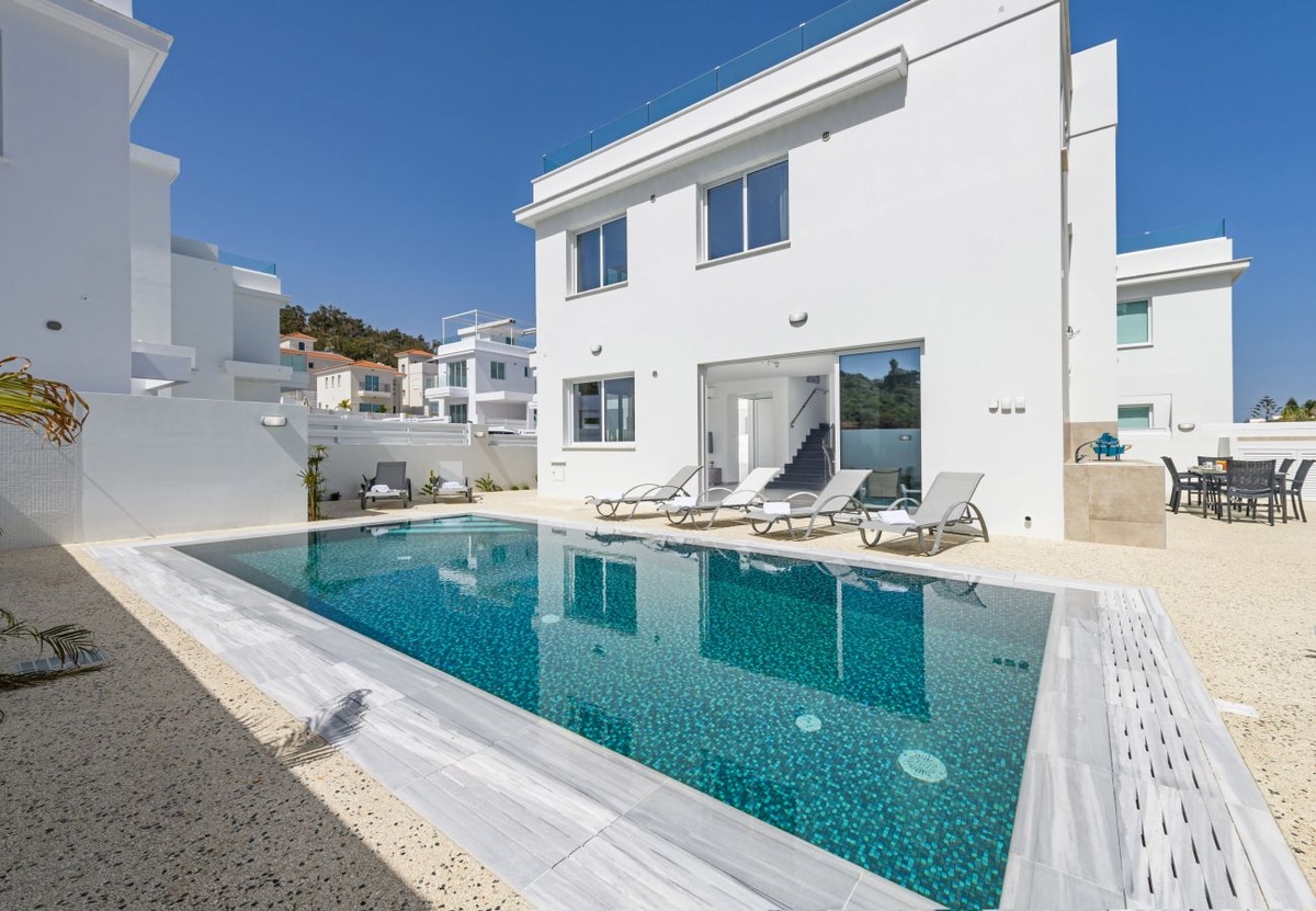 Green Bay Villa #15 - Photo 1