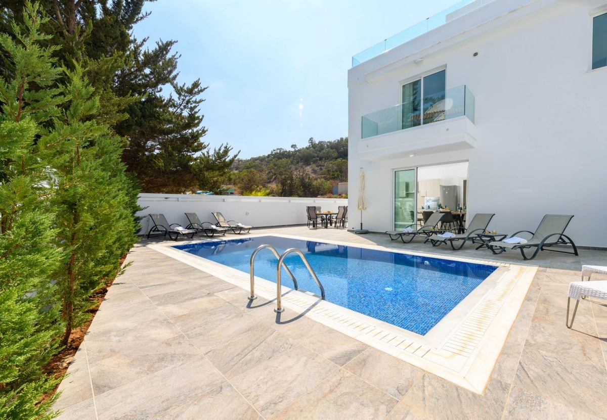 Green Bay Villa #16 - Photo 1