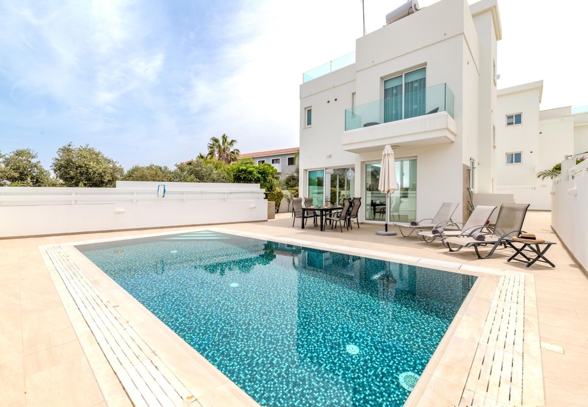 Green Bay Villa #14 - Photo 1