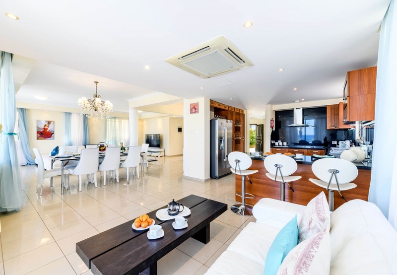 Royal Beachfront Villa - Photo 7