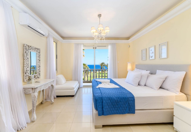 Royal Beachfront Villa - Photo 12