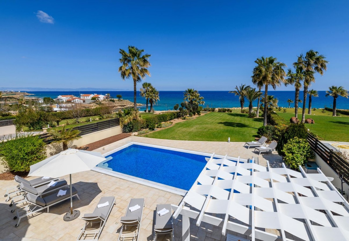 Royal Beachfront Villa - Photo 4