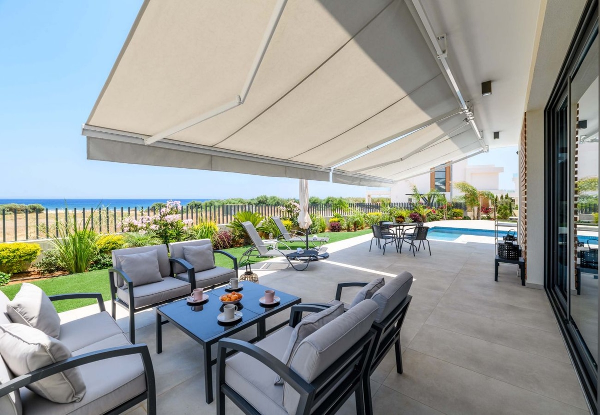 By The Beach - Emerald Seaview Villa - Photo 7
