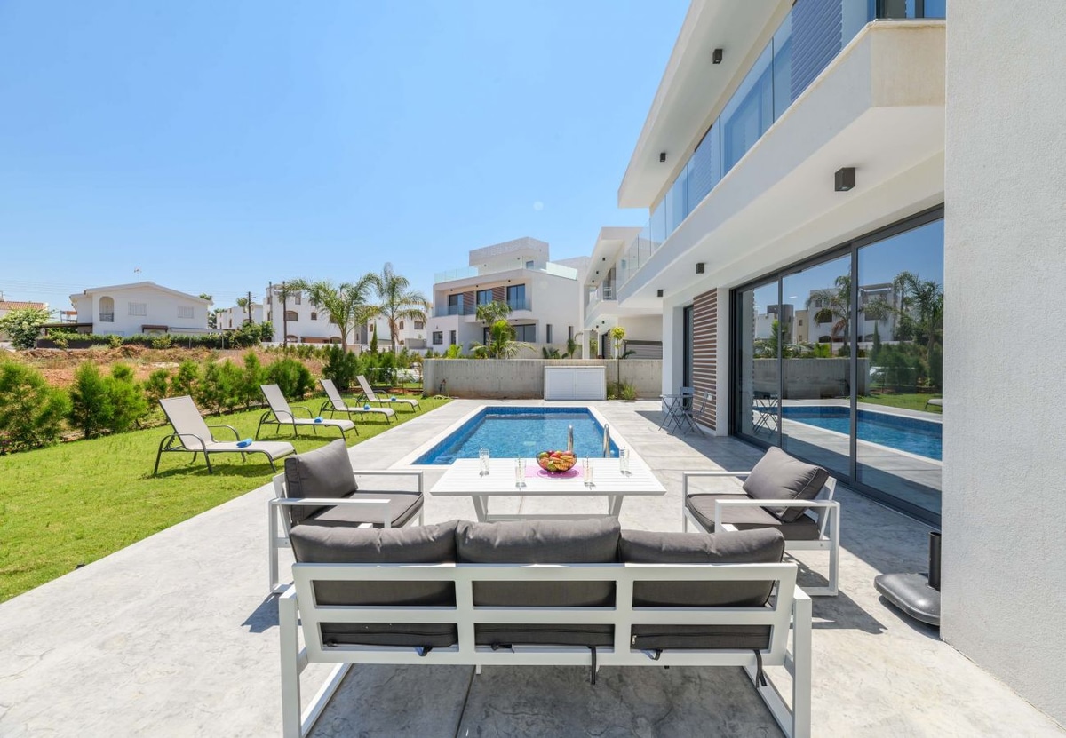 By The Beach - White Coral Villa - Photo 5