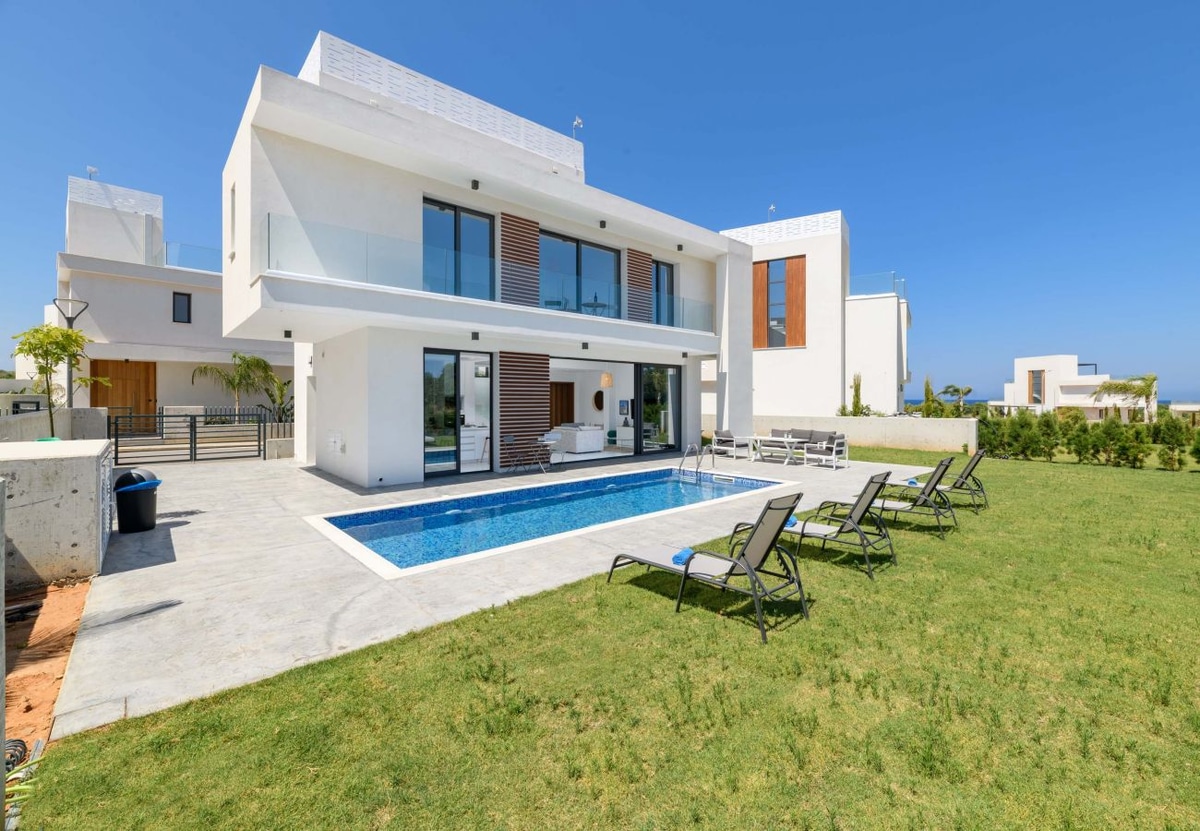 By The Beach - White Coral Villa - Photo 1