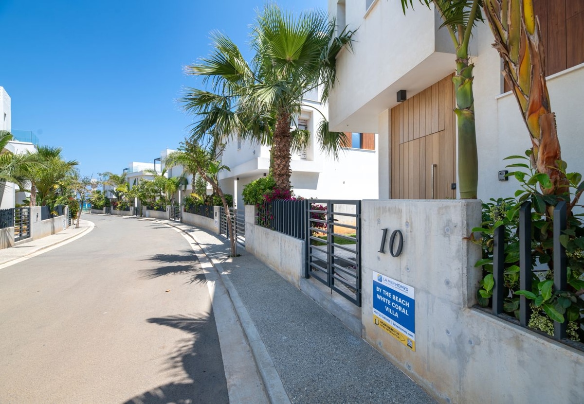 By The Beach - White Coral Villa - Photo 3