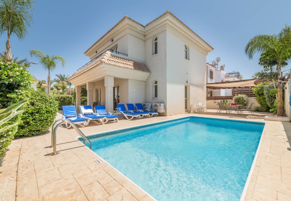Villa Lindo - Photo 1