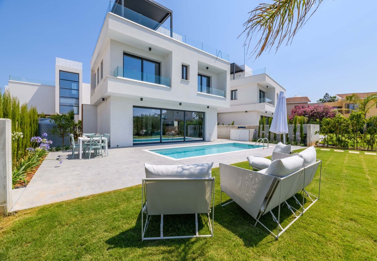 By The Beach - Blue Topaz Villa - Photo 1