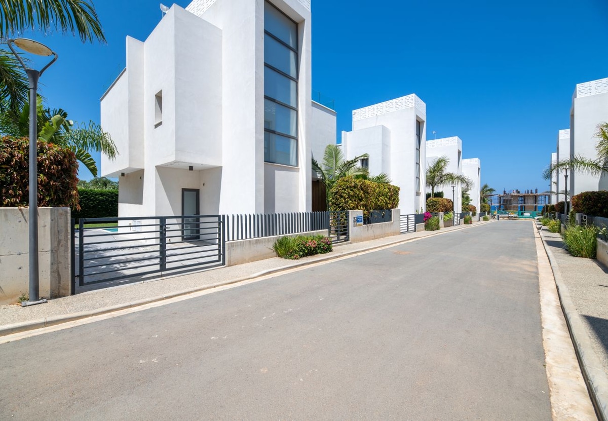 By The Beach - Blue Topaz Villa - Photo 3