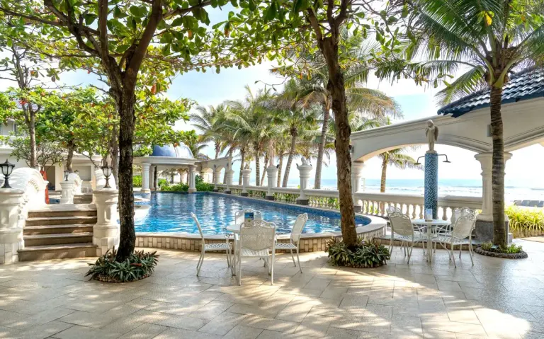 Stunning tropical resort with a luxurious poolside setting, perfect for a summer vacation. -…