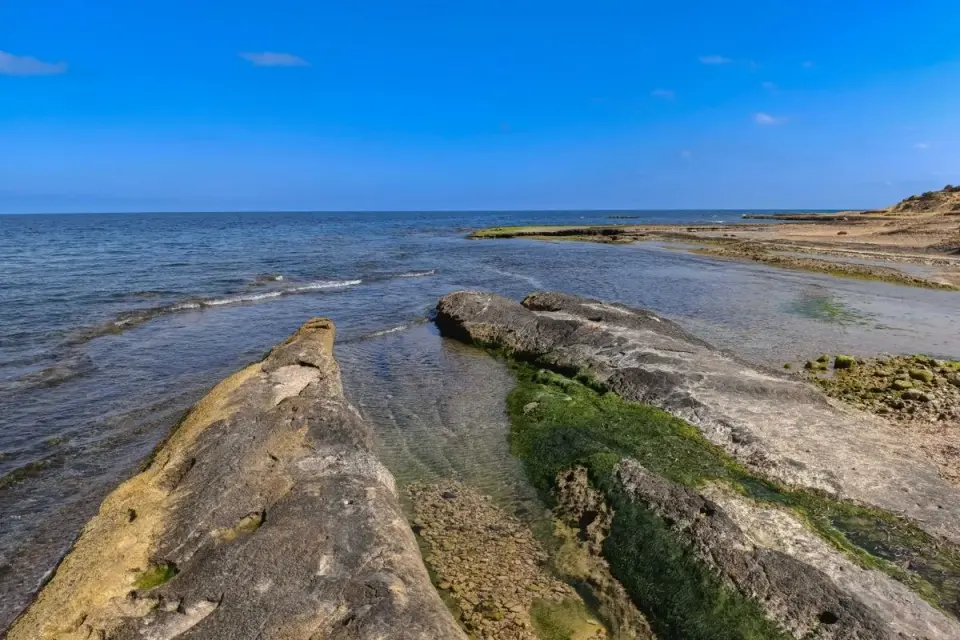 Beautiful rocky shoreline along Alicante's coast under a clear blue sky. - Photo by Emilio…