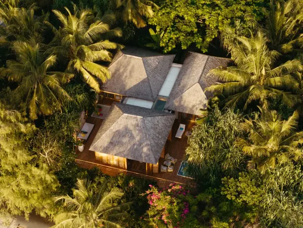 Discover tranquility in a luxury villa surrounded by lush greenery in Zanzibar. - Photo by…